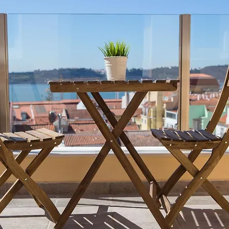 Designer Flats In Lapa By Lovelystay Apartman Lisboa
